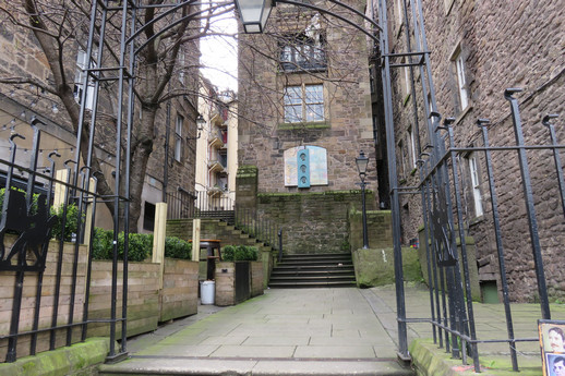 Entrance to Writers Courtyard (top left hand corner)